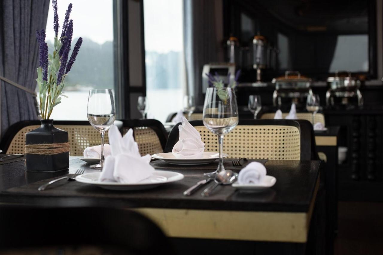 Madeline Cruises Hotel Hạ Long Ngoại thất bức ảnh